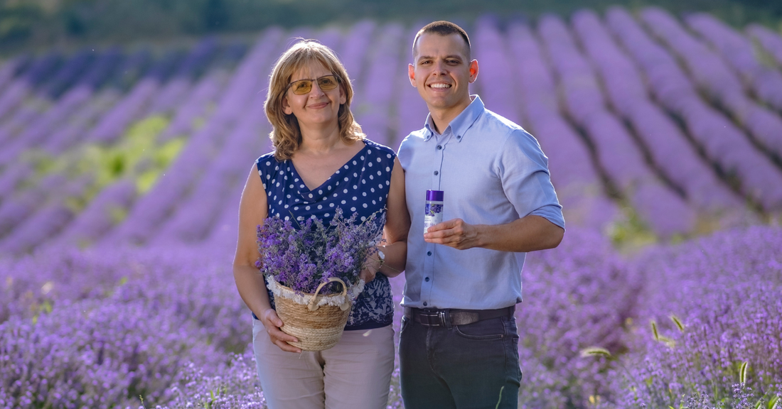 Tínedžerské akné: Ako sa zbaviť vyrážok s Organickou Levanduľovou Vodou