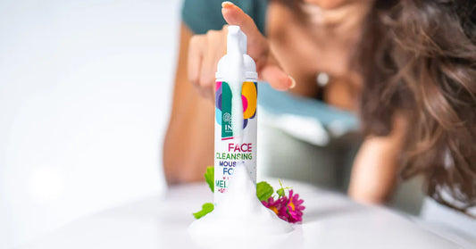 Prírodná čistiaca pleťová pena s Bio Medovkou - Každodenná starostlivosť bez vysušovania